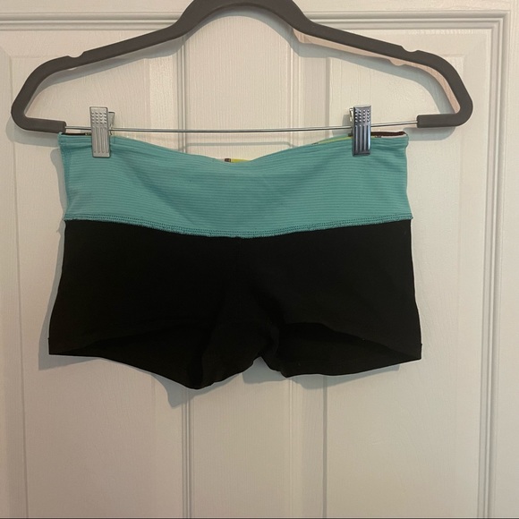 Lululemon Boogie Short Reversible Black Blue Size 6